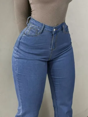 00556ba6-3047-419c-add4-e90a6f732ba4 Pantalón acampanado